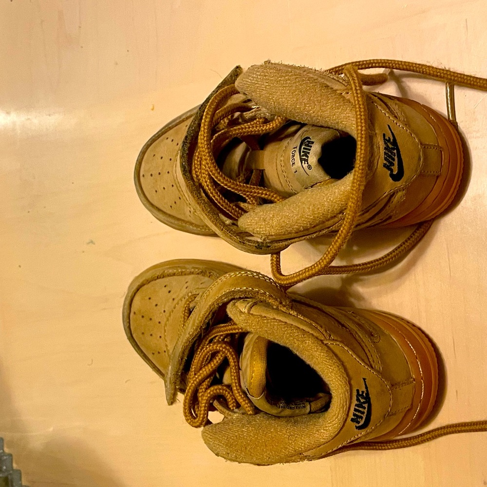 Boys sneakers